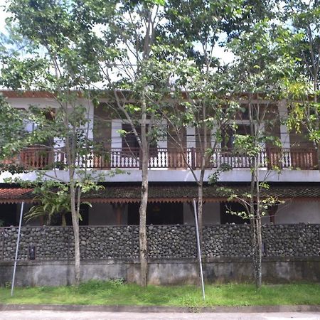 Hotel Batukaras Kalaras Екстер'єр фото