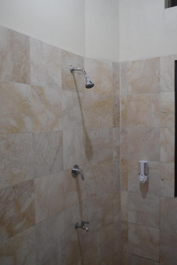 Hotel Batukaras Kalaras Екстер'єр фото