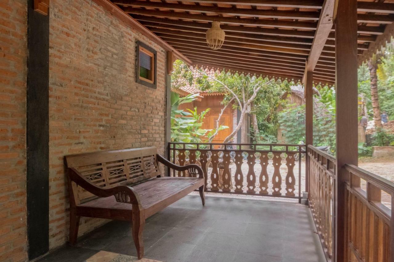 Hotel Batukaras Kalaras Екстер'єр фото