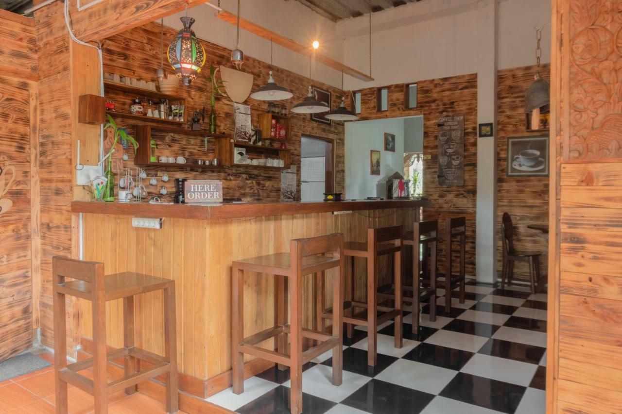 Hotel Batukaras Kalaras Екстер'єр фото